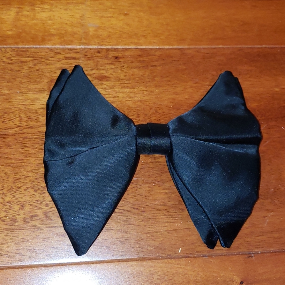Vintage bow tie  by rust resistance
